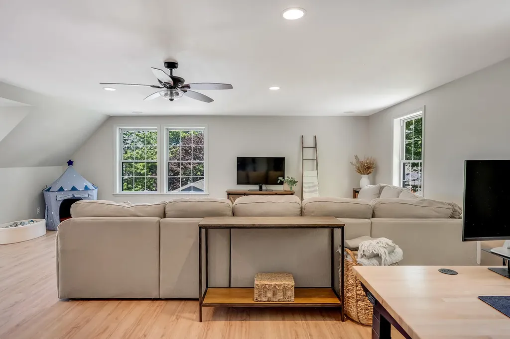 28 Woodbury Street Portland ME 04103