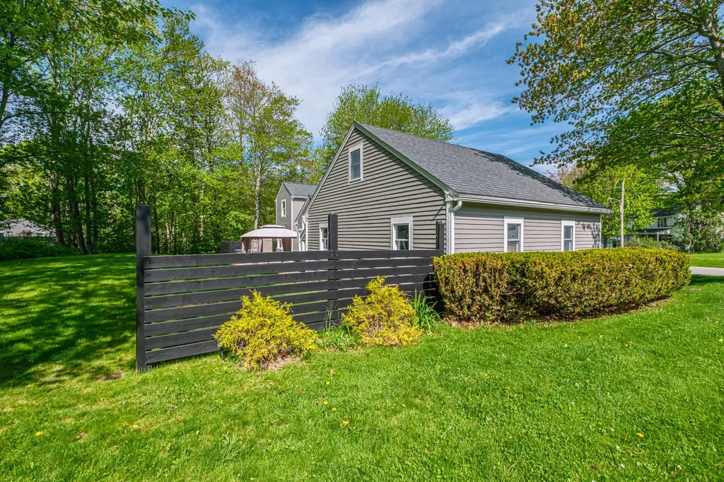 6 Plymouth Drive Scarborough ME 04074