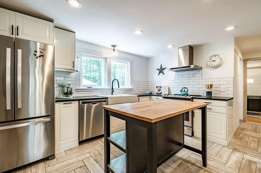 6 Plymouth Drive Scarborough ME 04074