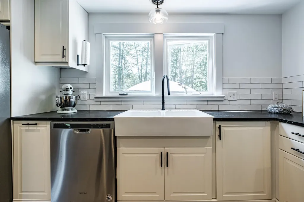 6 Plymouth Drive Scarborough ME 04074