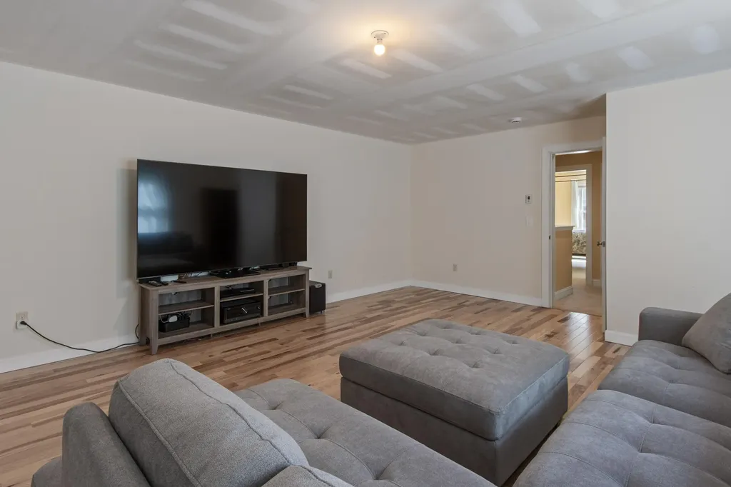 29 Mccann Way Scarborough ME 04074