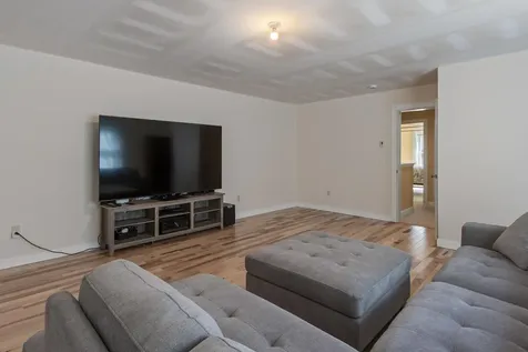 29 Mccann Way Scarborough ME 04074
