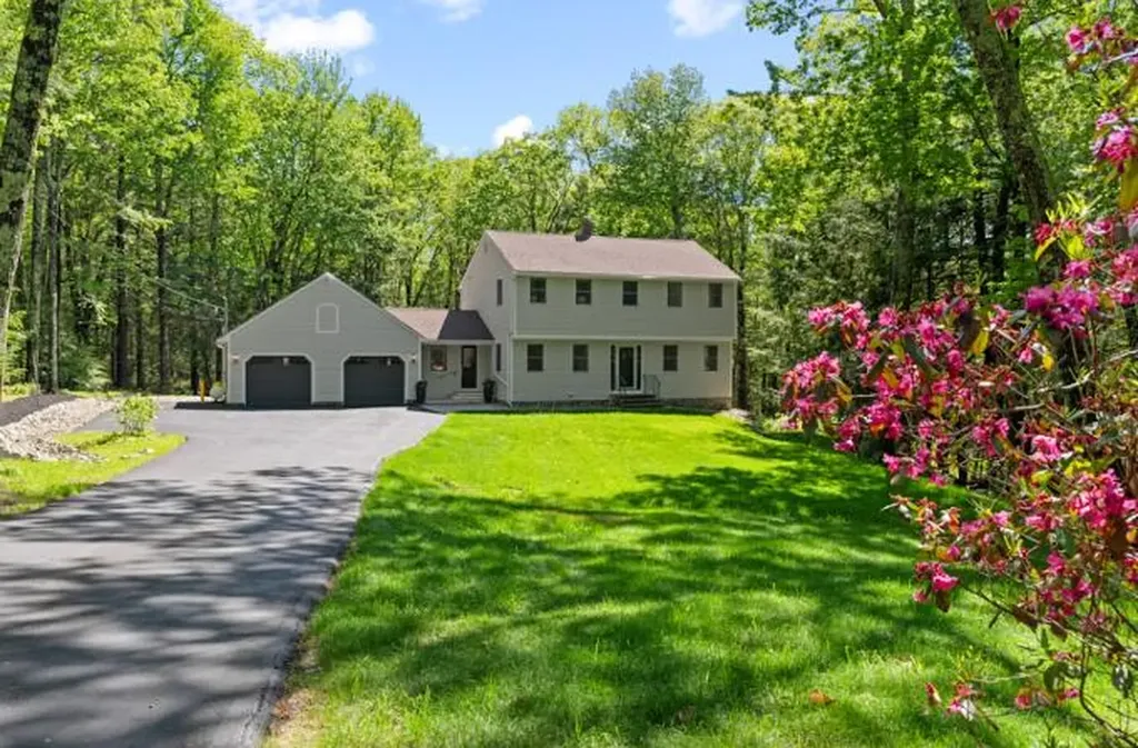 16 Pleasant Valley Road Cumberland ME 04021