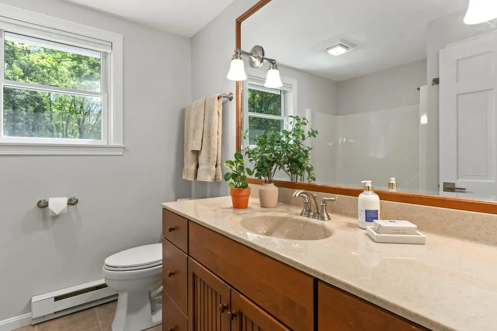 16 Pleasant Valley Road Cumberland ME 04021