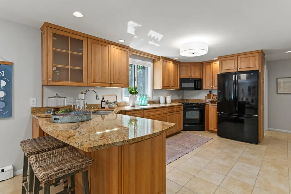 16 Pleasant Valley Road Cumberland ME 04021