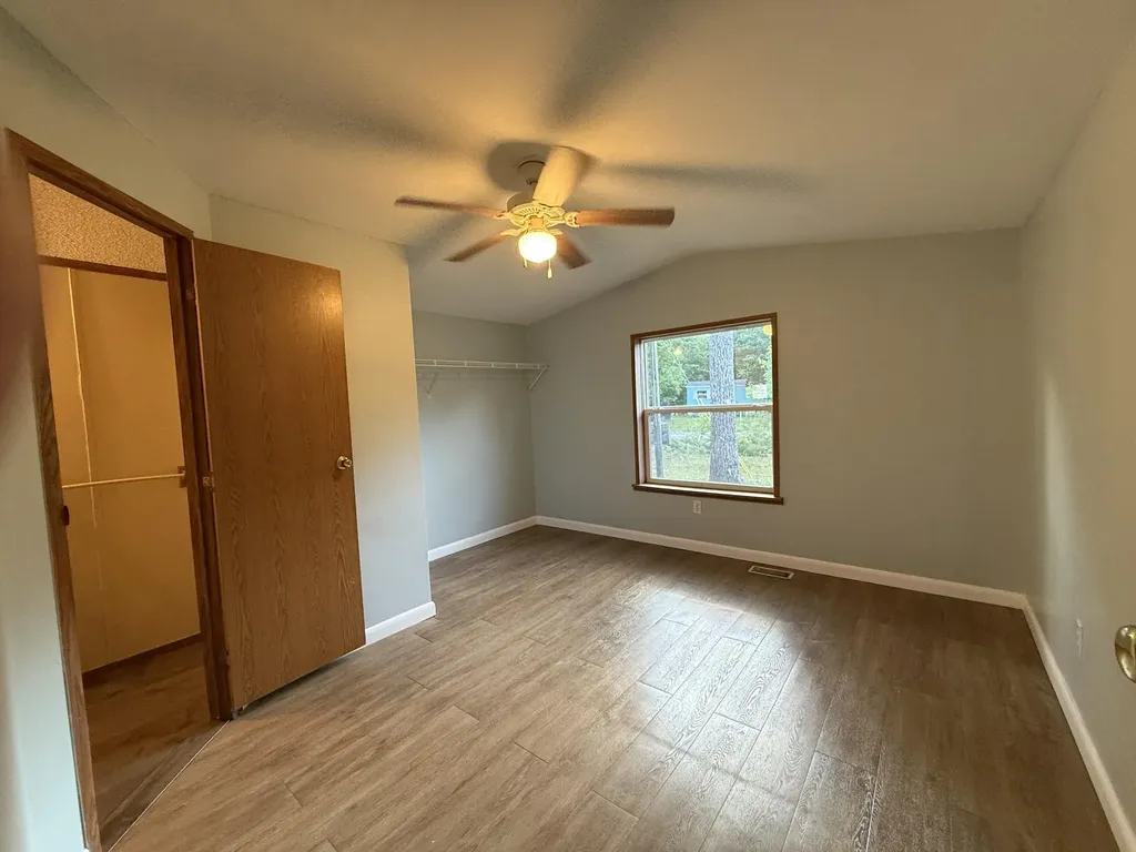 15 Michaels Way Paris ME 04281