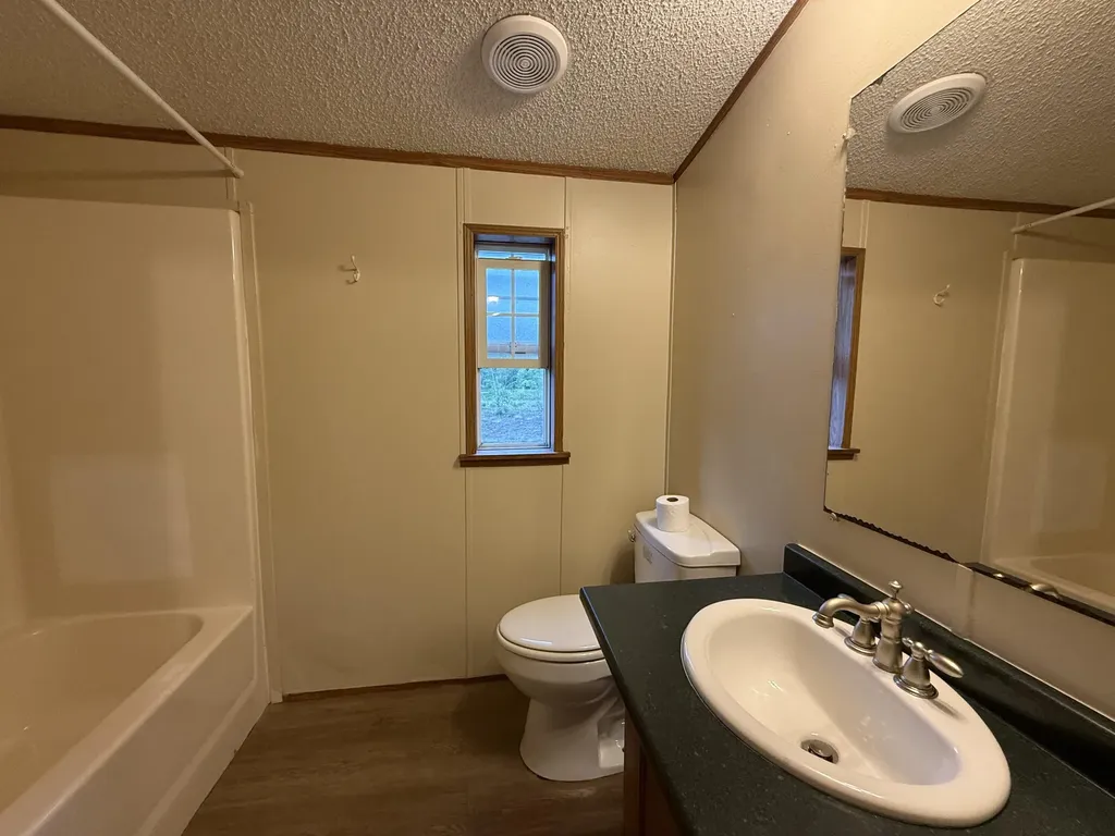 15 Michaels Way Paris ME 04281
