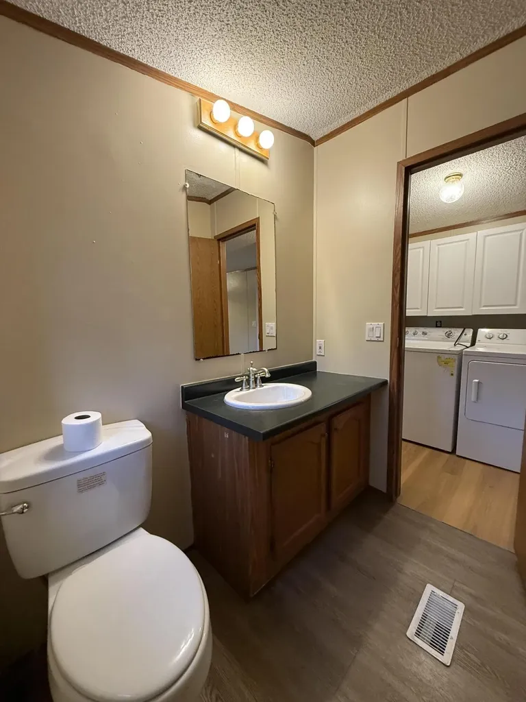 15 Michaels Way Paris ME 04281