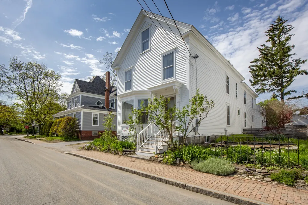 25 School Street Brunswick ME 04011