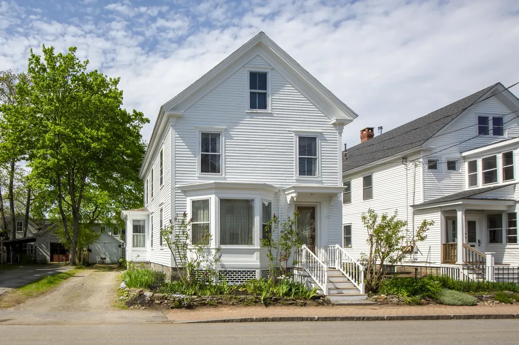 25 School Street Brunswick ME 04011