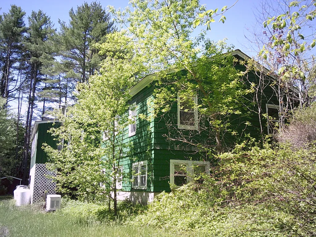 79 Buckfield Road Paris ME 04281