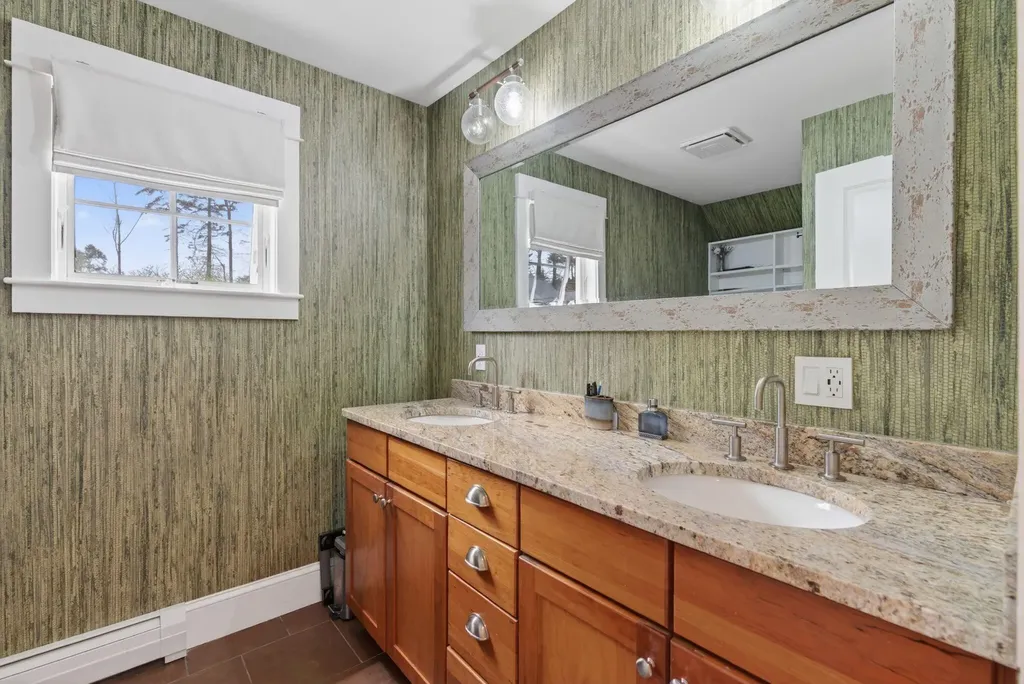 5 Franklin Circle Cape Elizabeth ME 04107
