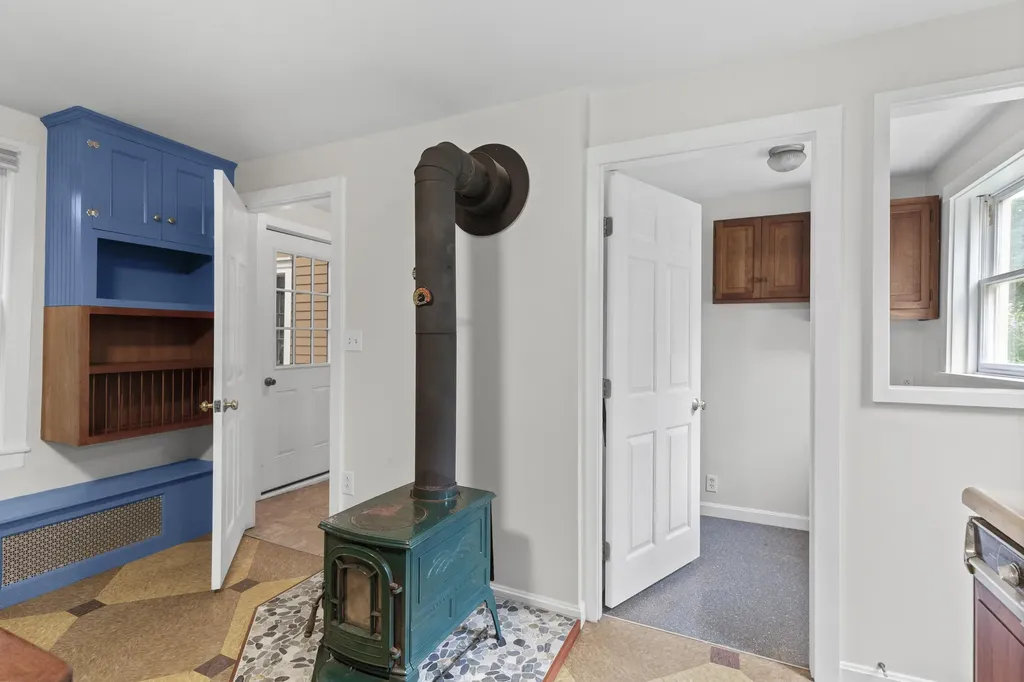 646 West Street Rockport ME 04856