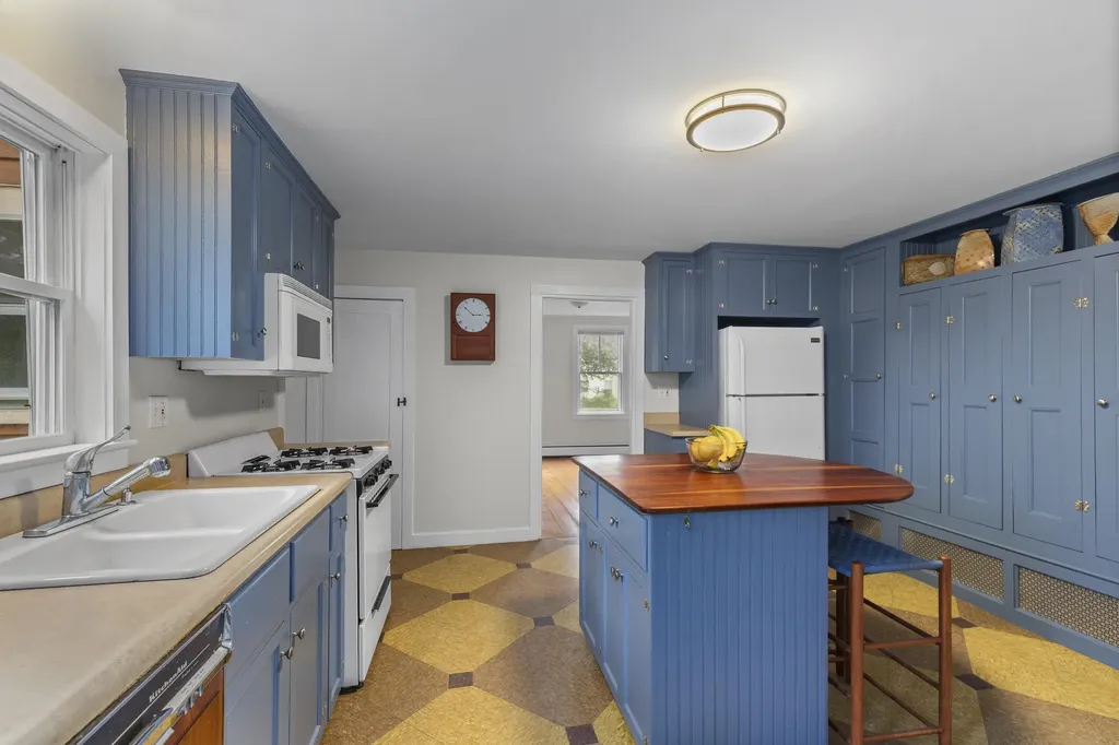 646 West Street Rockport ME 04856