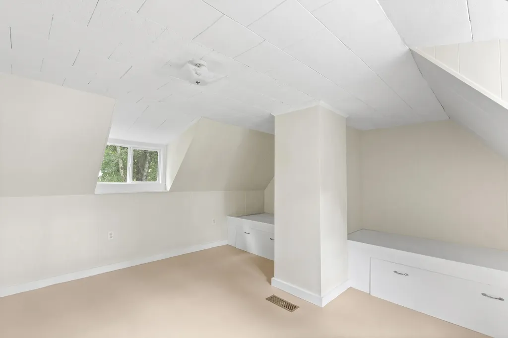 646 West Street Rockport ME 04856