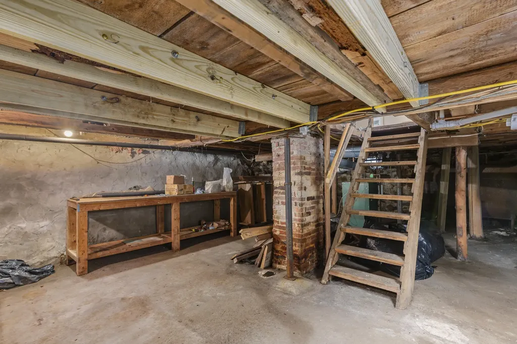 646 West Street Rockport ME 04856