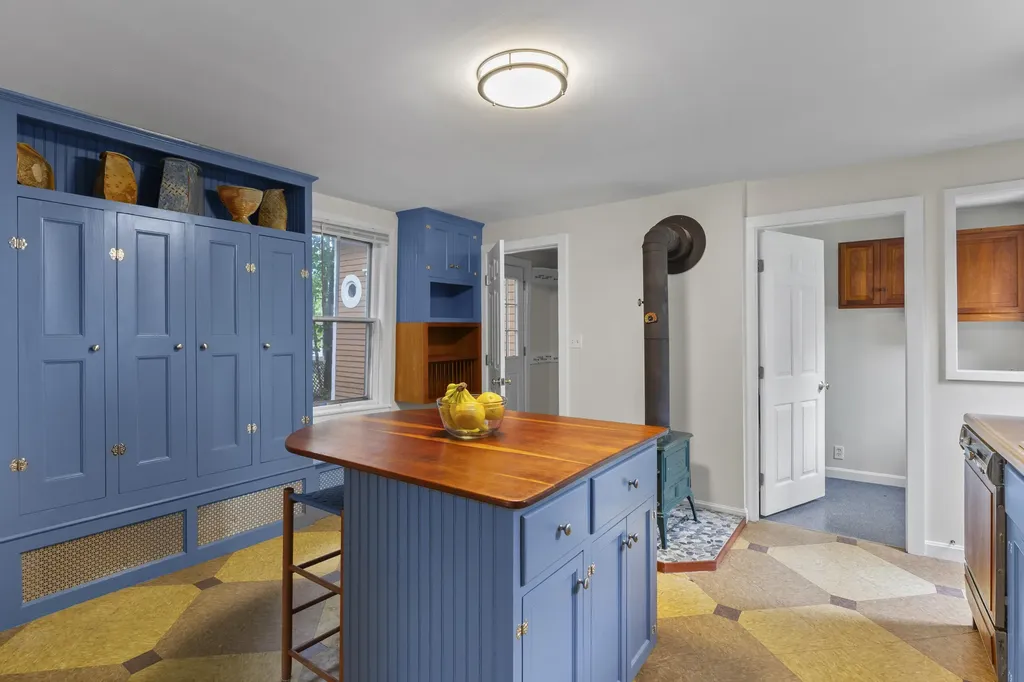 646 West Street Rockport ME 04856