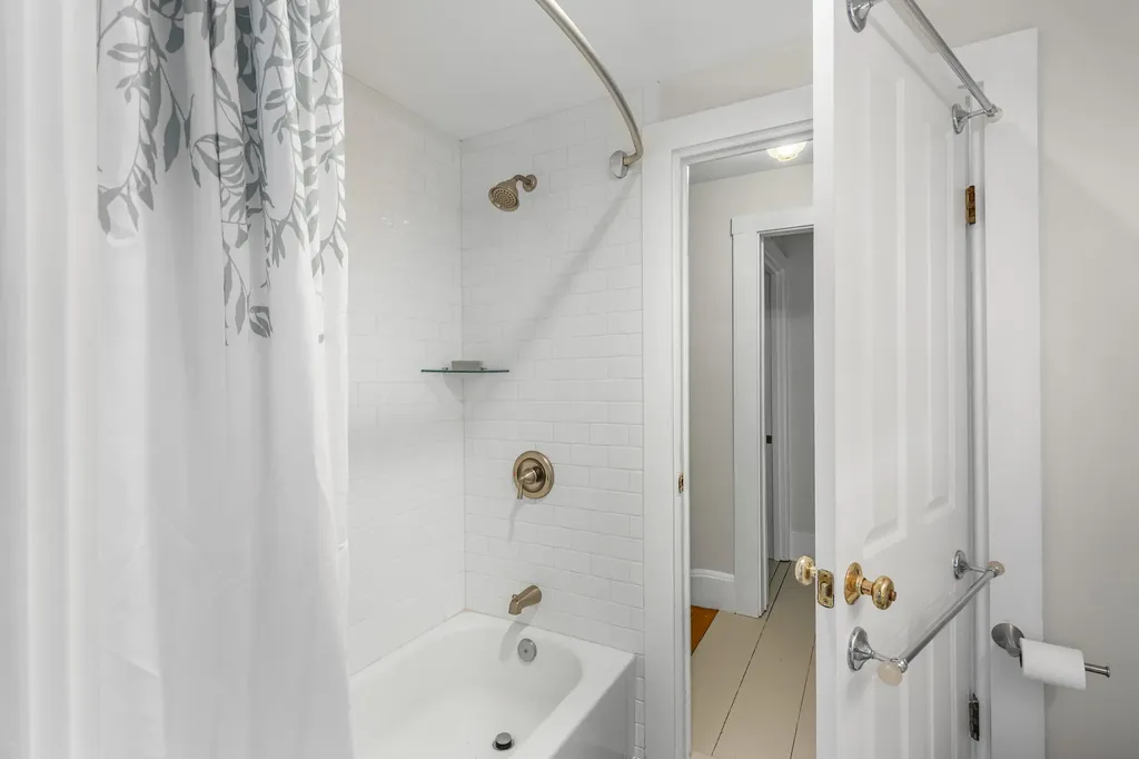 646 West Street Rockport ME 04856