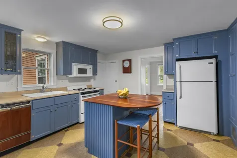 646 West Street Rockport ME 04856