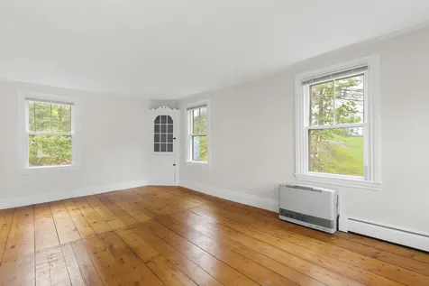 646 West Street Rockport ME 04856