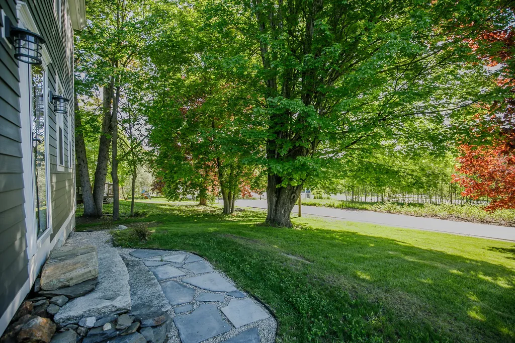 11 Old Western Avenue Winthrop ME 04364
