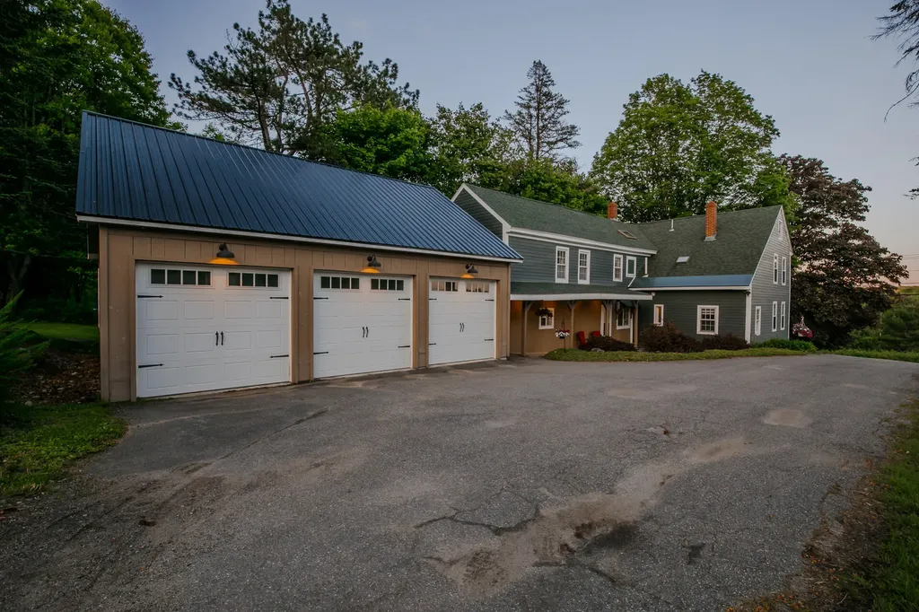11 Old Western Avenue Winthrop ME 04364