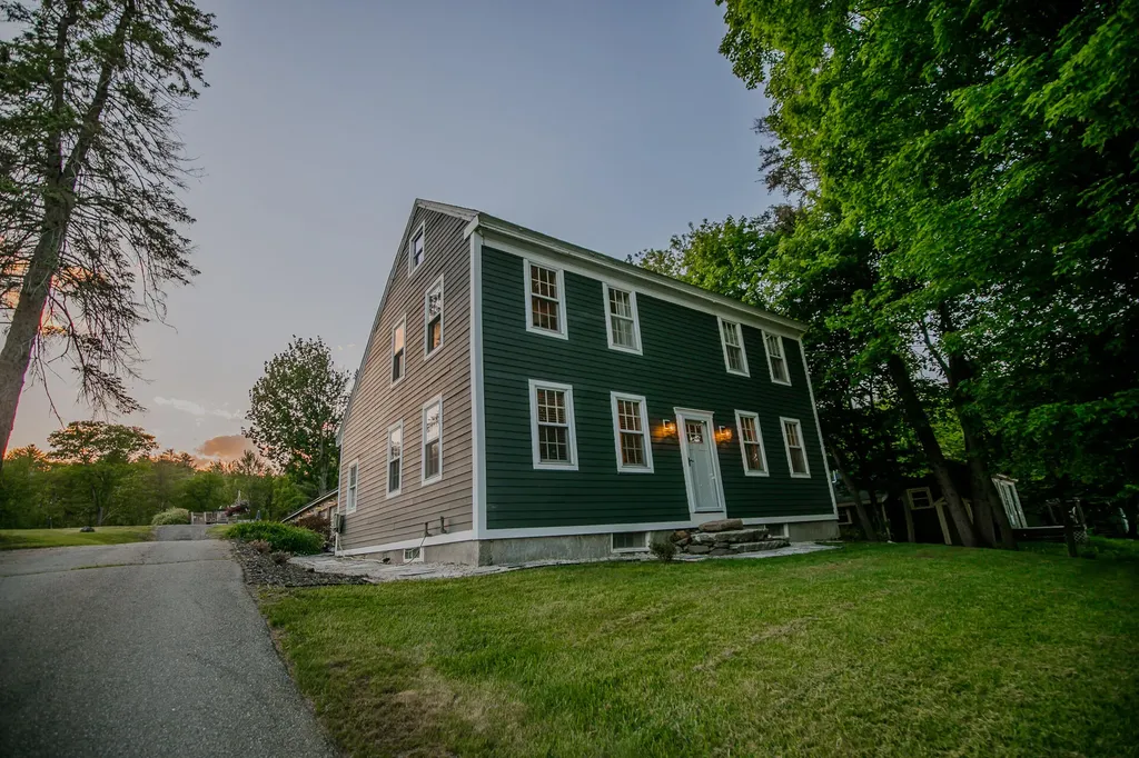 11 Old Western Avenue Winthrop ME 04364