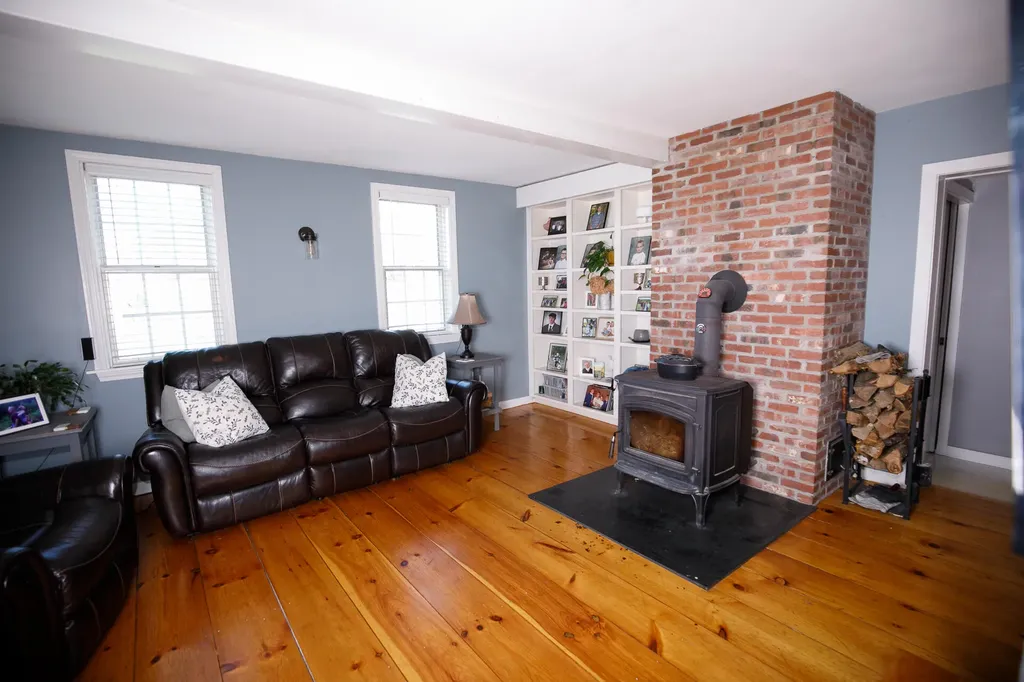 11 Old Western Avenue Winthrop ME 04364