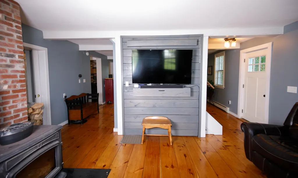 11 Old Western Avenue Winthrop ME 04364