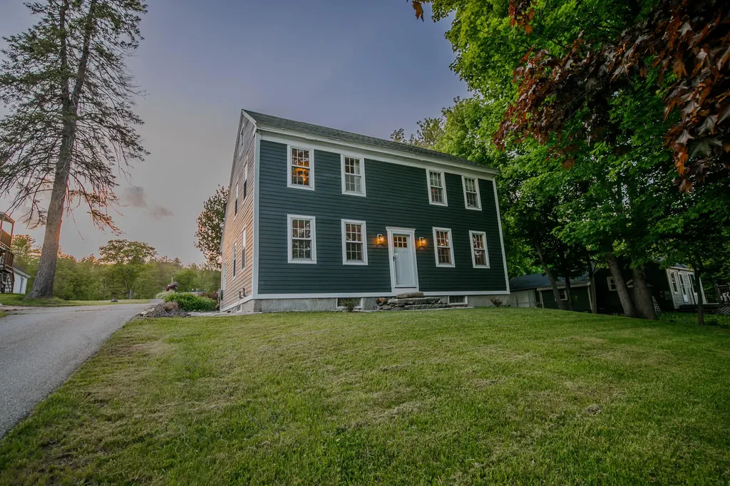 11 Old Western Avenue Winthrop ME 04364