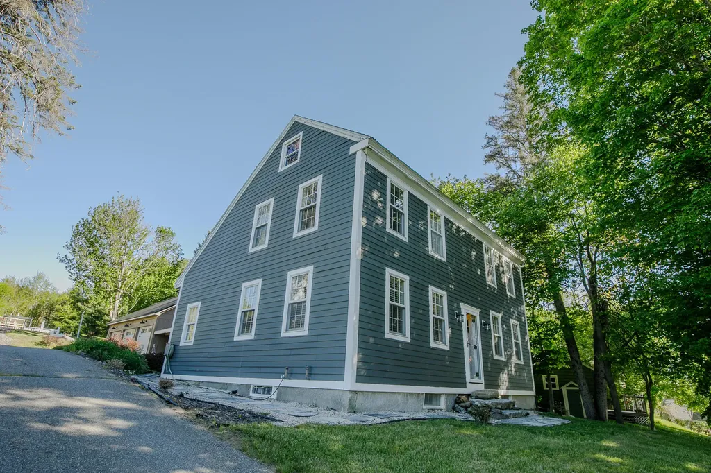 11 Old Western Avenue Winthrop ME 04364