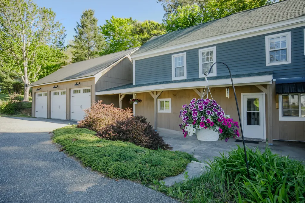 11 Old Western Avenue Winthrop ME 04364