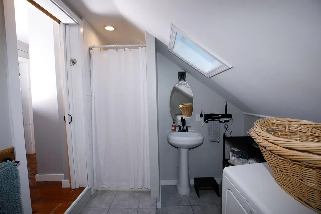 11 Old Western Avenue Winthrop ME 04364