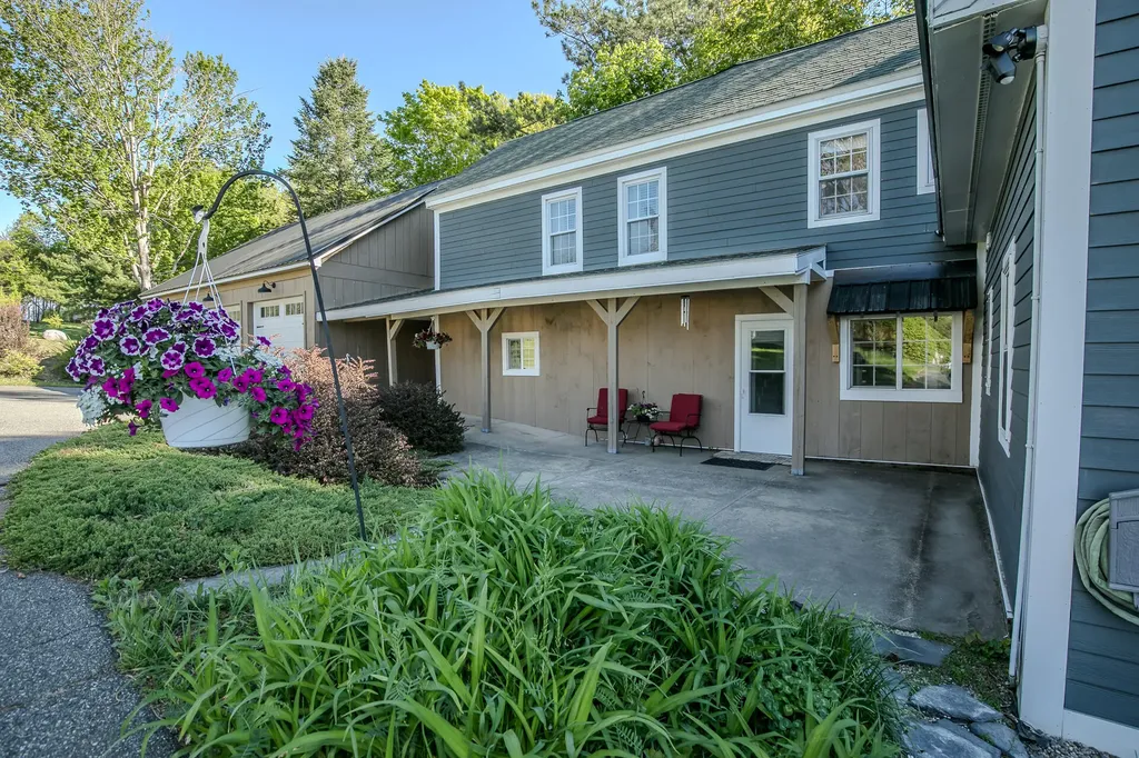 11 Old Western Avenue Winthrop ME 04364