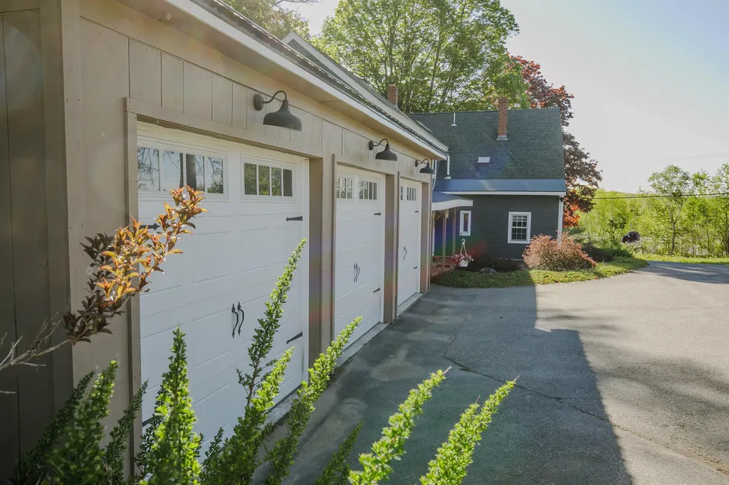 11 Old Western Avenue Winthrop ME 04364