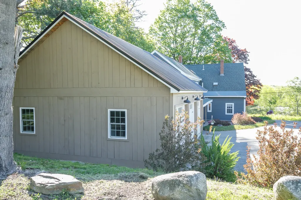 11 Old Western Avenue Winthrop ME 04364
