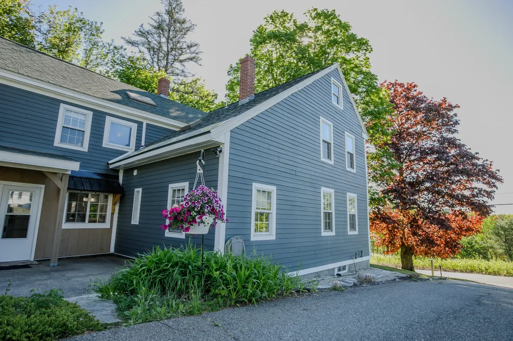 11 Old Western Avenue Winthrop ME 04364