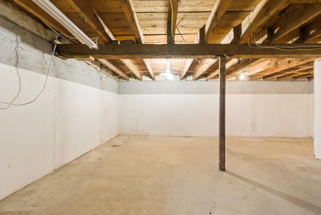 354 East Avenue Lewiston ME 04240