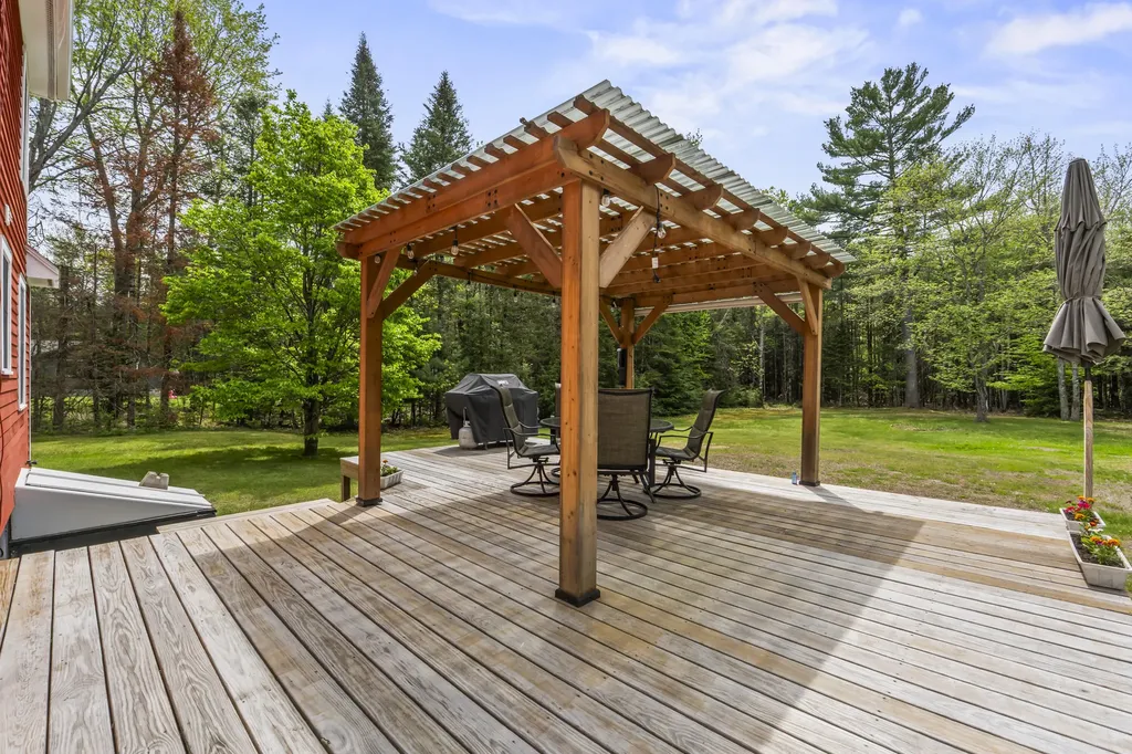 22 Woodridge Drive Standish ME 04085