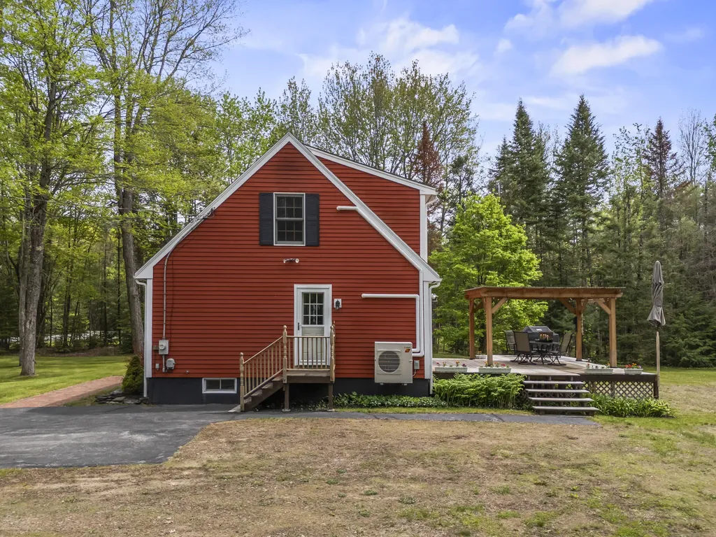 22 Woodridge Drive Standish ME 04085