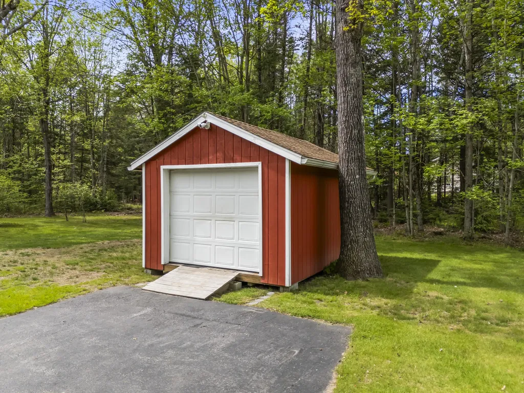22 Woodridge Drive Standish ME 04085