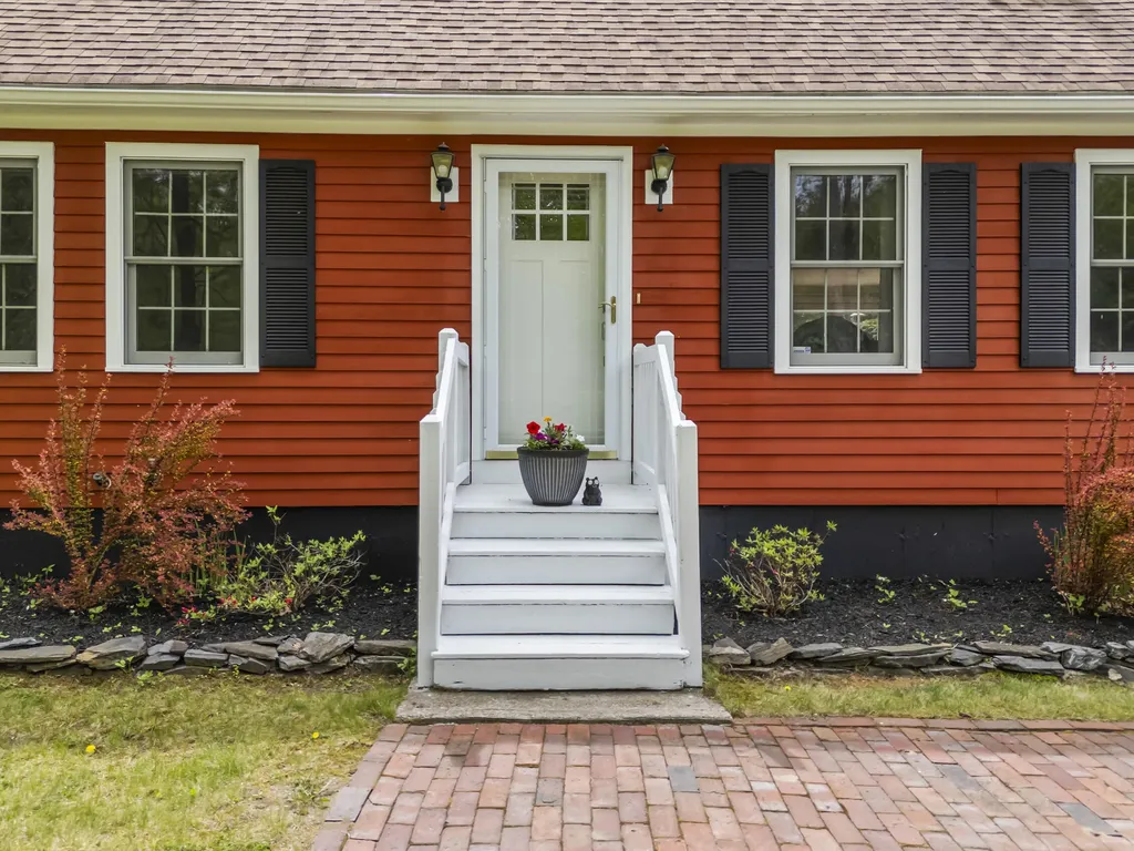 22 Woodridge Drive Standish ME 04085