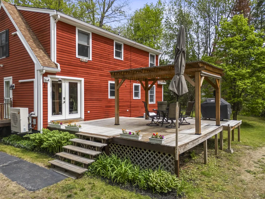 22 Woodridge Drive Standish ME 04085