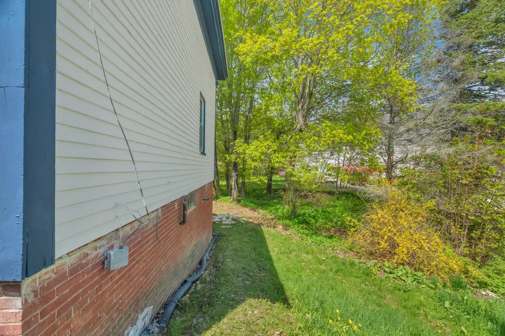 9 Fountain Street Gardiner ME 04345
