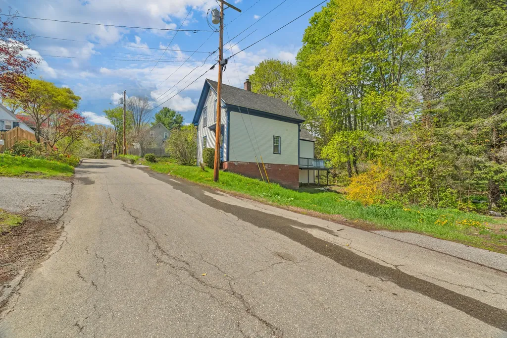 9 Fountain Street Gardiner ME 04345