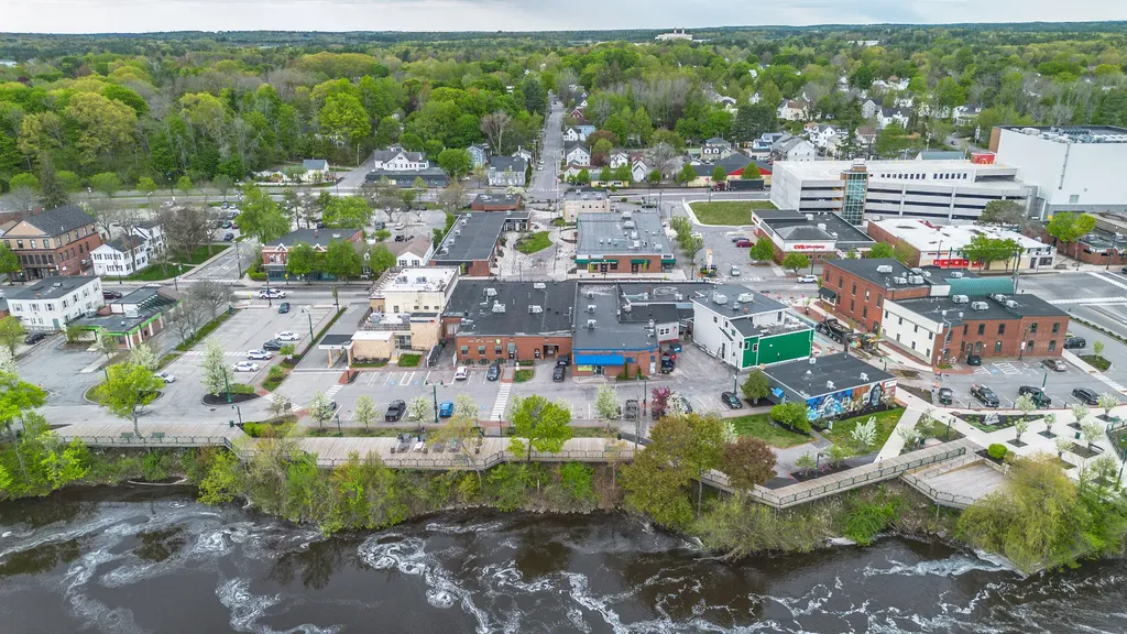 863 Main Street Westbrook ME 04092