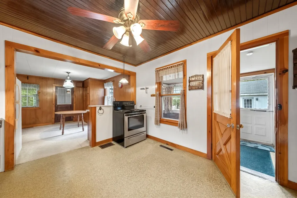 17 Georges Street Thomaston ME 04861