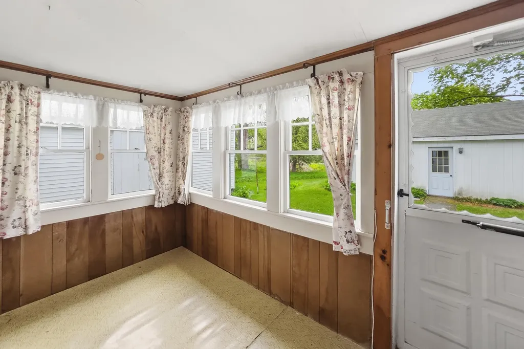 17 Georges Street Thomaston ME 04861