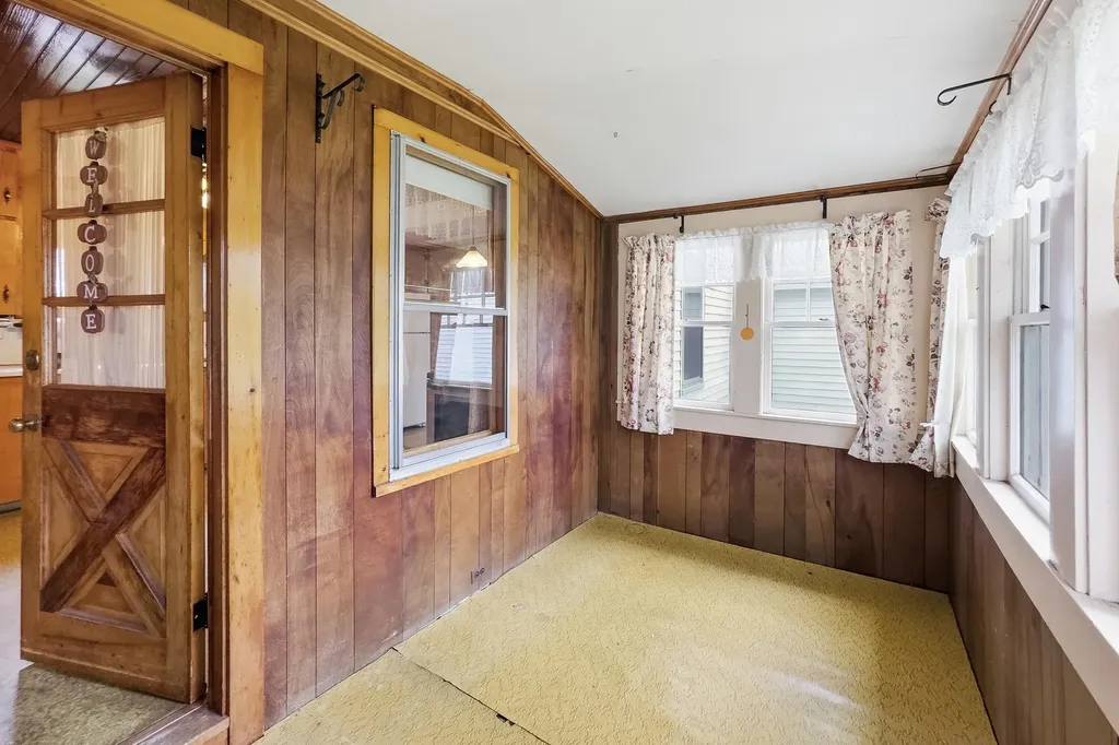 17 Georges Street Thomaston ME 04861