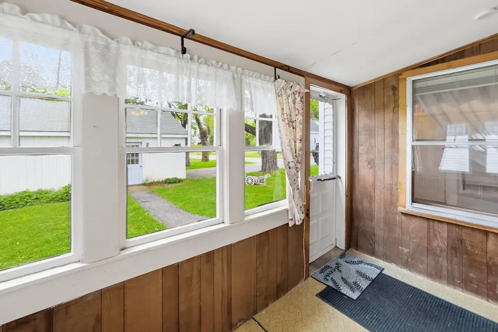 17 Georges Street Thomaston ME 04861
